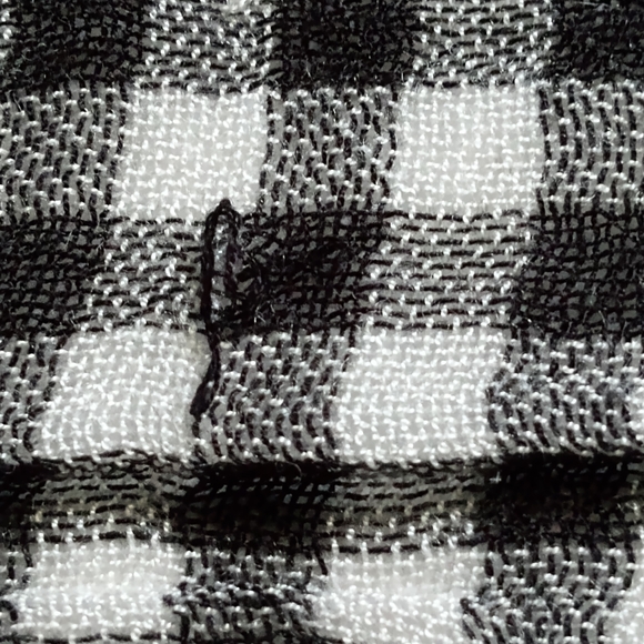 American Eagle Outfitters Black and White Scarf - Picture 4 of 7